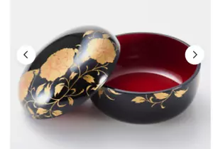 Bomboniera Isuke "Hana" ~ scatola caramelle ~ Urushi nera ~ fatta a mano ~ lacca ~ Giappone ~ nuova con etichette ~ - Foto 1 di 11