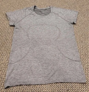 Lululemon Swiftly Tech kurzärmliges Shirt grau Damengröße 12 sportlich Yoga gebraucht, in einwandfreiem Zustand - Bild 1 von 10