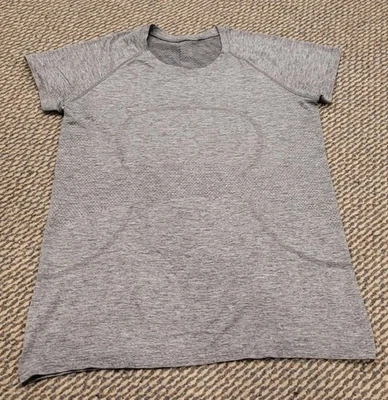 Camisa Lululemon Swiftly Tech manga curta cinza feminina tamanho 12 ioga atlética em excelente estado usado - Imagem 1 de 4