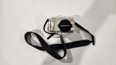 Olympus Camedia C-770 Ultra Zoom Digital Camera Silver 4.0 MP 10x Optical Zoom - Image 1 of 4