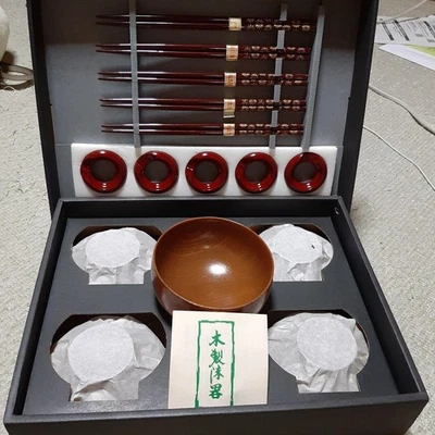 Juego de 5 cuencos de sopa japoneses de laca de madera Urushi marrón Foto 1 de 4