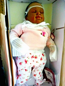MUÑECA DE RESPIRACIÓN AFROAMERICANA ASHTON DRAKE/BIANCHERI "TIFFANY" CON CERTIFICADO DE AUTENTICIDAD - Imagen 1 de 8