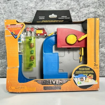 Игровой набор Driven Food Truck Exclusive Pocket Dine And Drive Pit Stop от Battat 642 - Изображение 1 из 4