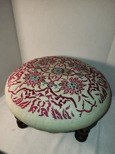 VTG. Pillow top wooded foot stool w/ embroidered design - Picture 1 of 5