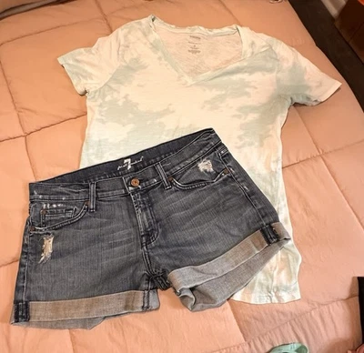 Camiseta Seven for All Humanity 74AM 29 elástica con puños desgastados y cuello en V Foto 1 de 4