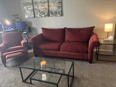 Juego de sofá y reclinable (O uno u otro) Foto 1 de 4