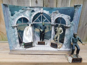 4 Sideshow Universal Monsters Display Diorama & Frankenstein Bride Mummy Wolfman - Picture 1 of 11
