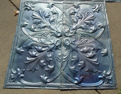 SALE Gorgeous 36x36 Antique Victorian Gothic Ceiling Tin Tile Acanthus Medallion - Imagem 1 de 4