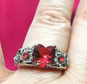  STUNNING Red Heart Ring Glass Stones Silver Tone Detailed Size 9 NEW Valentine  - Picture 1 of 14
