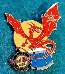 HOLLYWOOD BOULEVARD 2012 RED DRAGON *COURAGE* BLUE DRUM Hard Rock Cafe PIN LE - Picture 1 of 1