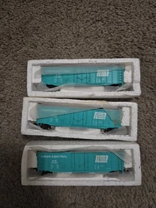 N SCALE 51' PENN CENTRAL PLUG DOOR BOXCAR - Picture 1 of 6