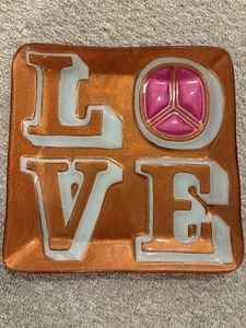 Lori Siebert Silvestri Schmelzglas LOVE Teller DEMDACO Orange Rosa Peace Quadrat - Bild 1 von 5