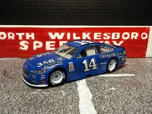 2018 Clint Bowyer #14 Carolina Ford Throwback 1/64 NASCAR Lionel Diecast Loose - Picture 1 of 11