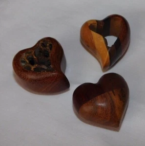 🌹3 Unikat Holz HERZE HAND SCHMEICHLER Schlüssel Anhänger 3,5 x 3,5 Deko sammeln - Bild 1 von 4