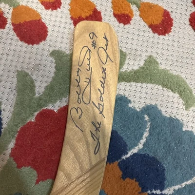 NUEVO PALO DE HOCKEY NORTHLAND AUTOGRAFIADO BOBBY HULL DE COLECCIÓN CON HOJA CURVADA  Foto 1 de 4