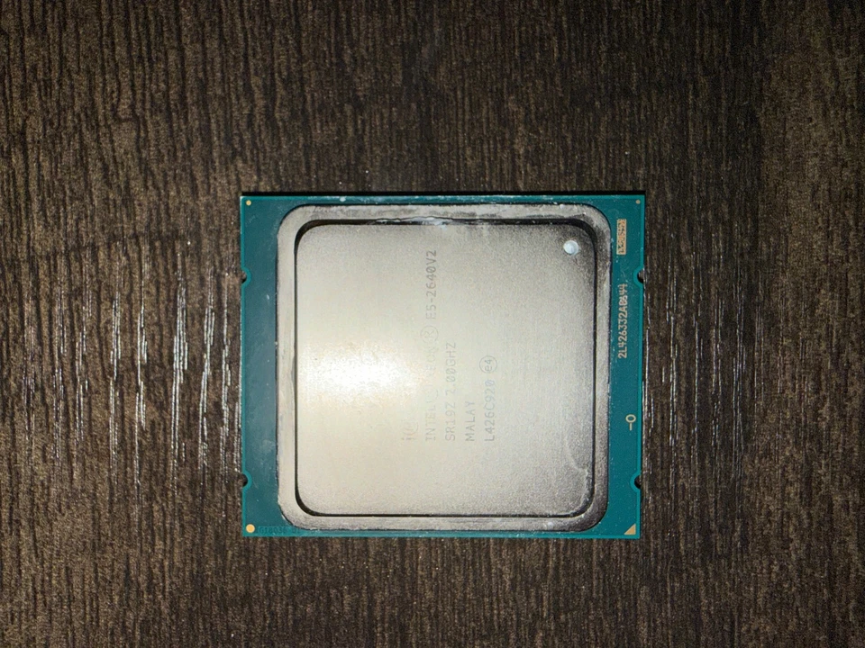 Lote de 2 procesadores de servidor Intel Xeon E5-2640 V2 SR19Z 2,00 GHz Foto 1 de 1