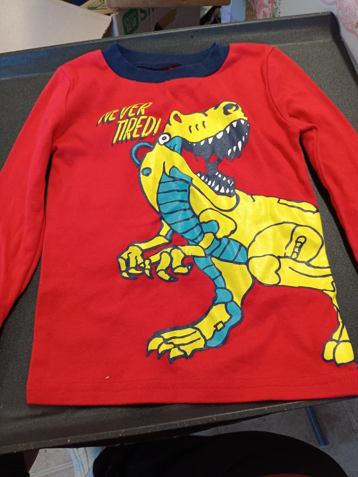 Camiseta kidgets 4 roja con dinosaurio Foto 1 de 4