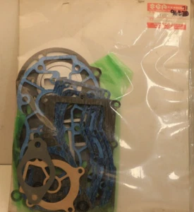 Genuine Suzuki DT20 Outboard Engine Gasket Set 11400-96850 SS to 11400-96871 - Picture 1 of 8