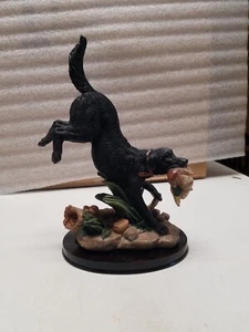 Black Lab Hunting Dog Figurine - Picture 1 of 9