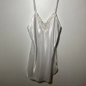 Weiß - Vintage Satin Mini Schlupf Nachthemd Intime Angelegenheiten V-Ausschnitt Größe L - Bild 1 von 5