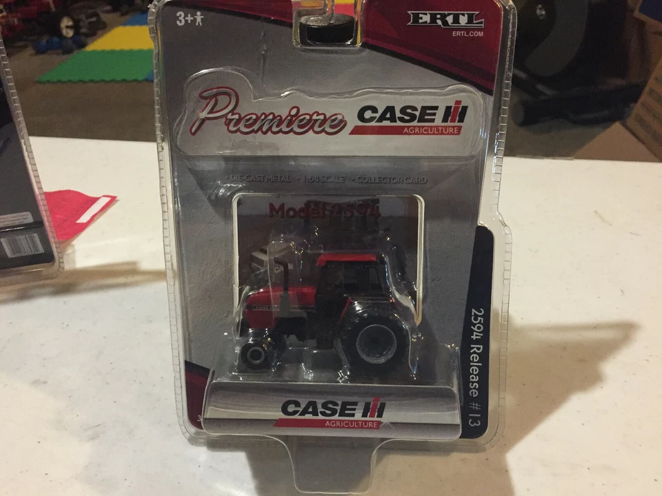 Tractor Premier Case/IH 2594 ultra raro serie Muddy nuevo en paquete escala 1/64 de Ertl Foto 1 de 4