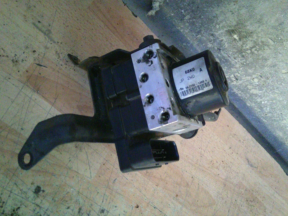 2010 NISSAN PIXO / SUZUKI ALTO ABS PUMP CONTROLLER 2WD ATE 06.2102-1388.4 68K0 - Image 1 of 2