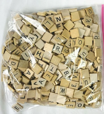 Lote de piezas artesanales de azulejos de madera vintage de 1,5 lb (aprox 600) Foto 1 de 3