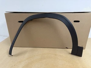 OEM Volkswagen 2020-2023 Atlas Left Wheel Opening Molding 3CM-853-717-9B9 - Picture 1 of 10