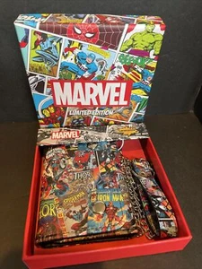 Marvel Avengers Comic Book Cover Trifold Wallet W/Chain New - Picture 1 of 5