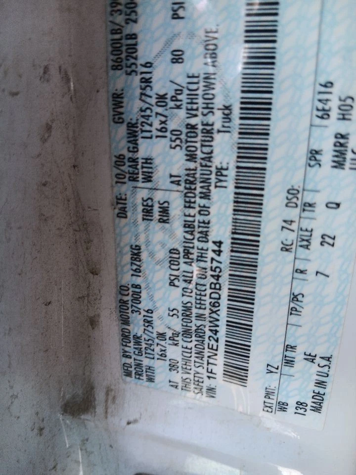 Filtro de aire 4,6 L para camioneta Ford E150 06-08 30366043 Foto 1 de 4