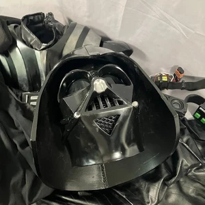Star Wars Galaxy’s Edge Darth Vader Conjunto de Disfraz Juvenil con Casco Personalizado y más - Imagen 1 de 24
