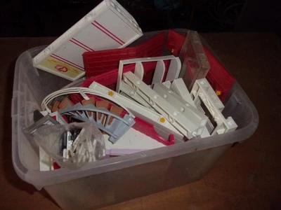 PLAYMOBIL LOT VRAC MAISON AVEC NOMBREUSES MARCHES ESCALIER - Photo 1/3