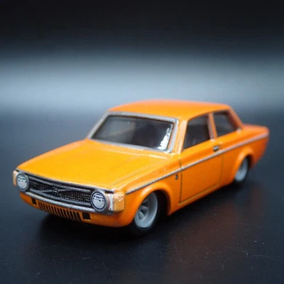 1973 73 VOLVO 142 GL 2 TWO DOOR ORANGE 1:64 SCALE DIORAMA DIECAST MODEL CAR - Image 1 of 4