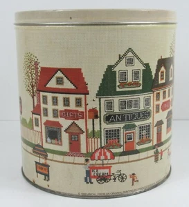 Dancookie Tin Main Street Town Scene Vintage - Imagen 1 de 11
