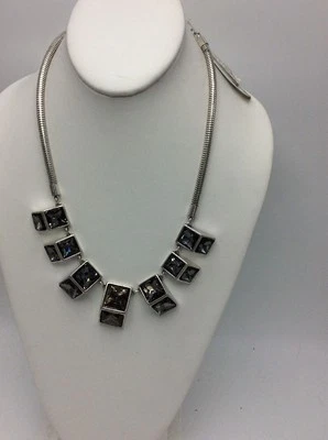 Collar frontal de cuentas tono plata Kenneth Cole $85 345D Foto 1 de 4