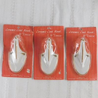 老式 TOWNE 硬件瓷制大衣钩白色和 22k 金色 3 件全新美国 — 第 1/4 张图片