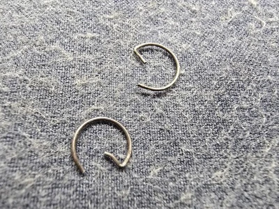 Деталь двигателя для радиоуправляемого самолета Super Tiger S3000 — фиксаторы для поршневых наручных штифтов - Изображение 1 из 2