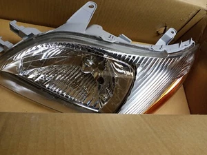 TOYOTA GENUINE OEM 81150-52170 HEADLAMP ASSY, LH 8115052170 - Foto 1 di 5