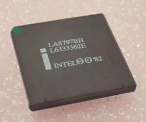 INTEL LA8797BH L6333362E MICROCONTROLLER 461006007F 68 PIN GOLD - Picture 1 of 8