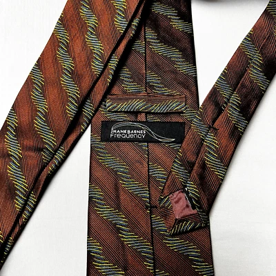 Corbata de cuello Jhanes Barnes Frequency para hombre 100 % seda marrón amarillo ondas abstractas Foto 1 de 4