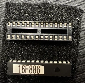Microcontrollore PIC16F886 DIP-28 - Presa PIN inclusa - Foto 1 di 1