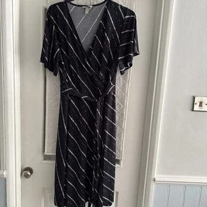Ladies H & M Dress. Size XL. - Picture 1 of 5