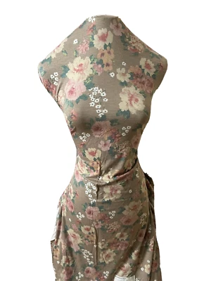 JERSEY CEPILLADO 2 YARDAS ESTAMPADO ROSAS ROSA ANTIGUO y TAUPE Foto 1 de 3