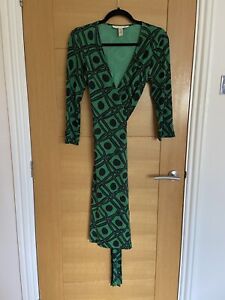 Diane Von Furstenberg Julian Dress 8 Green Black Geometric Silk Wrap