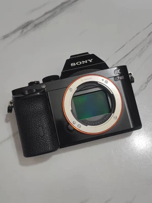 Câmera SLR Sem Espelho Sony alpha A7R 36.4MP Full-Frame - Somente o Corpo - Imagem 1 de 4