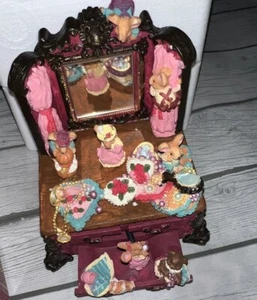 Figura musical animada de ratones en vestidor caja de música tesoros clásicos NUEVA en caja - Imagen 1 de 5