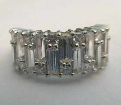  Обручальное кольцо из белого золота 14 карат с фианитом 3,90 грамма - Изображение 1 из 4