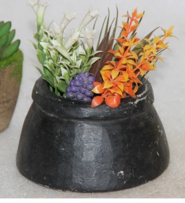 Antiguo molinillo de mortero manual de especias de piedra negra hecho a mano de la década de 1850 14770 Foto 1 de 4