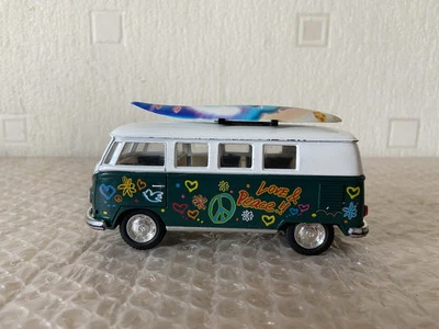 Kinsmart 1962 Volkswagen Classical Bus 1:32 Siz  - Image 1 of 4