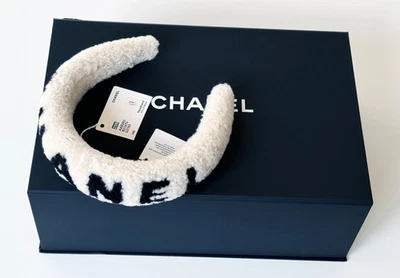 NEW 25B CHANEL SHEARLING FUR ECRU BLACK HEADBAND LOGO - Image 1 of 4